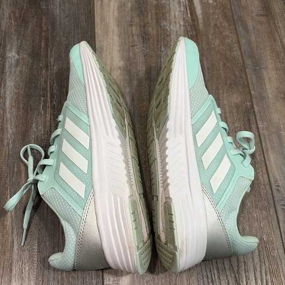Adidas cloud foam running shoes- mint green size 10 - Picture 4 of 9